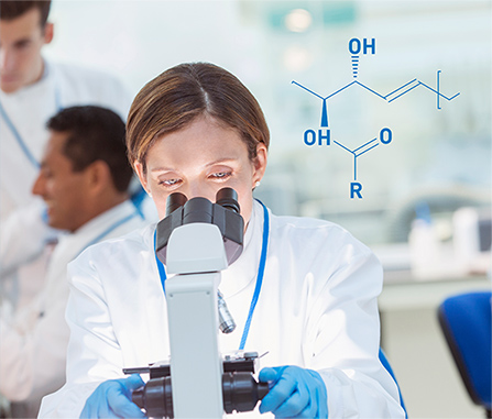 Mujer en laboratorio